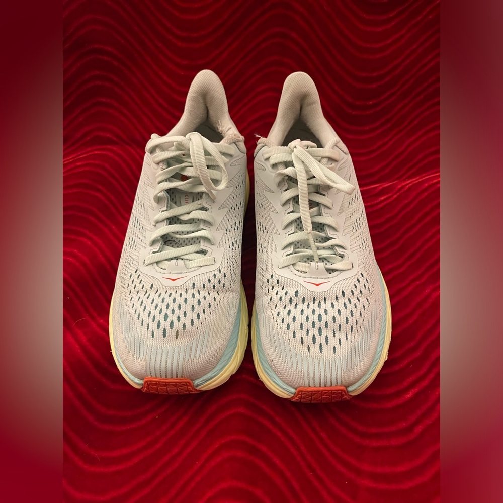 Women HOKA tennis shoes size 6